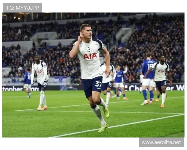 范德芬直言状态不佳未达水准下半场回暖显露反弹迹象球队比赛表现